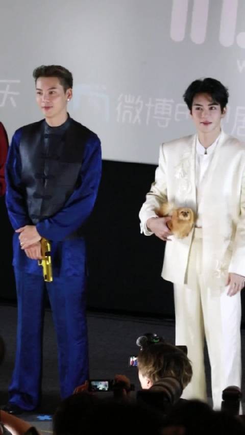 九门主创走秀入场,陈伟霆曾舜晞陈瑶应昊茗亮相