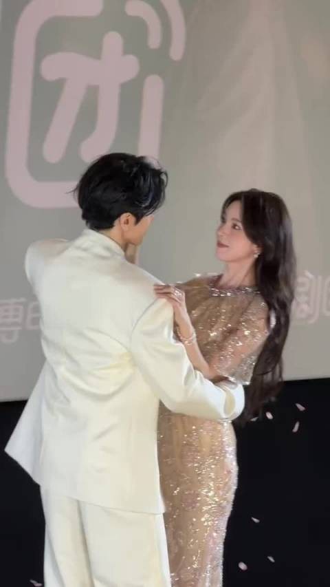 曾舜晞陈瑶追剧团现场跳爱乐之城双人舞，俊男靓女太养眼了吧