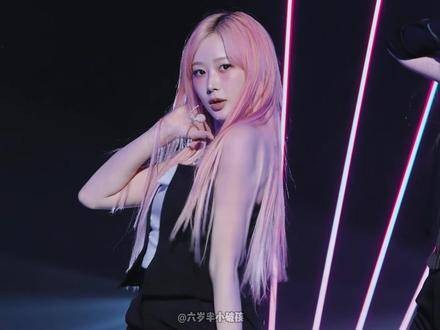 Giselle直拍《Whiplash》惊艳登场，一键换装瞬间切换造型