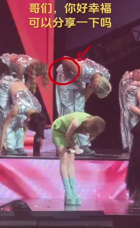 王心凌演唱会现场感谢这位兄弟,也太幸福了吧!可以分享一下你的喜悦心情吗