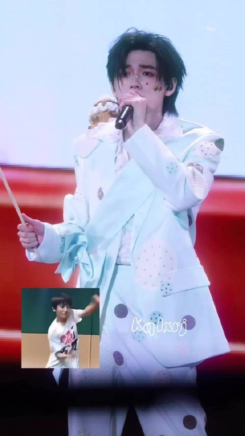 宋亚轩solo《看见什么吃什么》 致敬了小时候的练习室 哈哈哈可爱死了