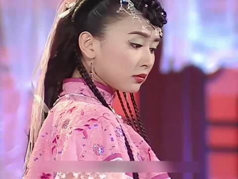 以前看的时候就不喜欢这部剧妆造,现在看依然不喜欢