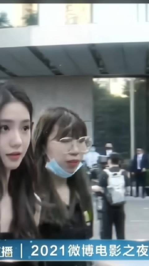 lhc刘浩存 lhc miumiu品牌大使刘浩存 “城南花未开 我却早已沉溺于你的温柔”