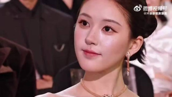 内娱无普女，有女星换头，是谁自己看