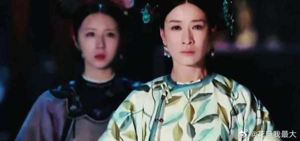 她的信仰崩塌了,她的无能无力要把她淹没了