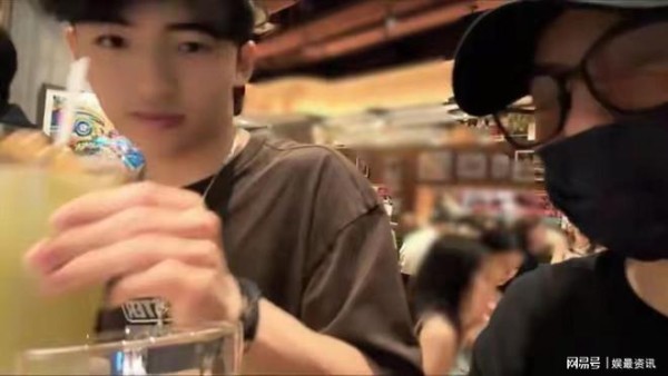 宁静问张柏芝：19岁儿子Lucas一个月生活费多少? 张柏芝回复搞笑
