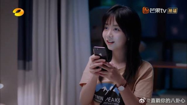 李尖尖怕凌霄不回来，看到订返程机票，瞬间安心很多