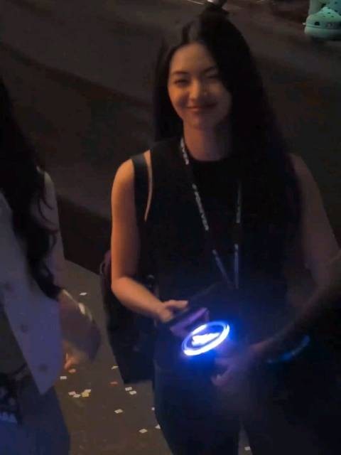 吴建豪新婚妻子荒卷绘美现身F4演唱会，气质出众很漂亮