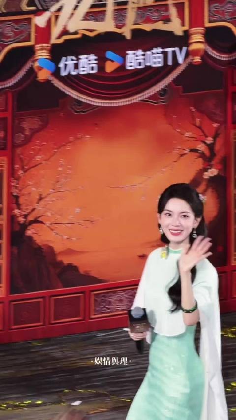 陈瑶就这样饭撒所有人，还对视了一下啊啊啊！好美的北极巨兔