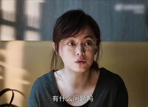 妻子在家里发现八个摄像头，小心查看后竟发现惊天大秘