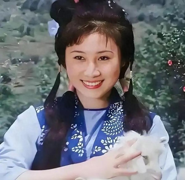 “牧羊女”丁岚的悲哀：爆红后放弃国籍，离婚30年后她后悔了吗？