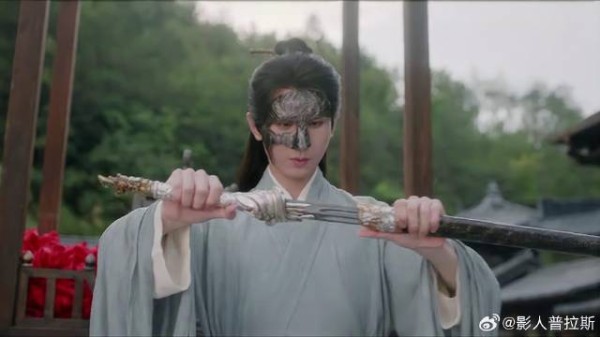 百川门展览少师剑 哪料李莲花一试,剑直接断成三截