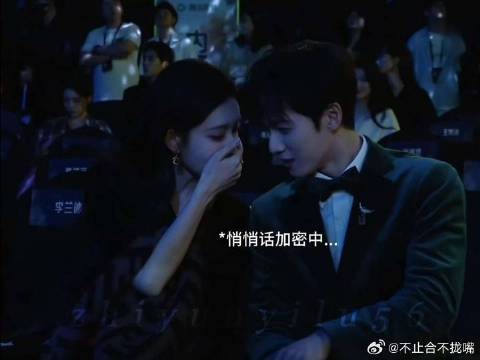 一个撒娇 一个宠着哄着
