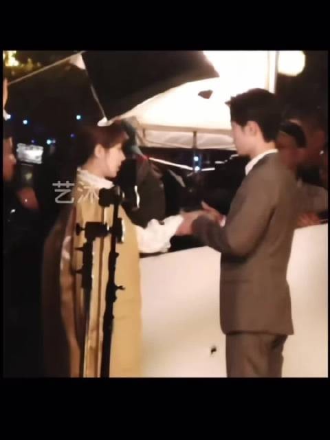 这么多年了还有新路透啊，顾医生林之校怎么这么甜啊！肖战杨紫