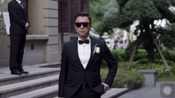 孙红雷穿上西装真的很有范,自己叫自己“颜王”其实也算是实至名归了