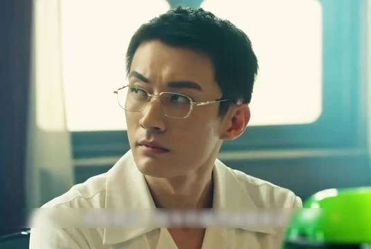 男人开会时突然发现特务竟通过墙上的喇叭来偷听我方重要情报 # 画眉