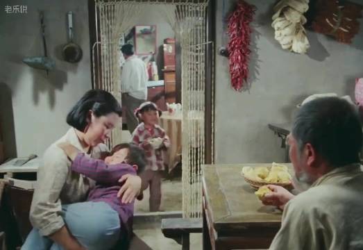 80 岁老人吃窝头,孙子全家却在吃饺子
