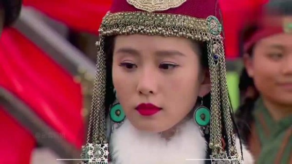 “女孩将手伸入油锅中,揭开了国师的阴谋…”