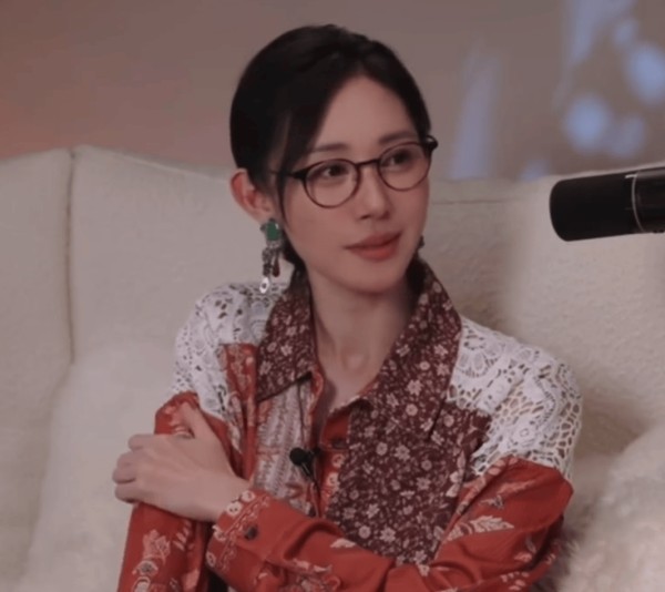 朱洁静自曝患癌是前男友发现的：他发现我胸口长了痘
