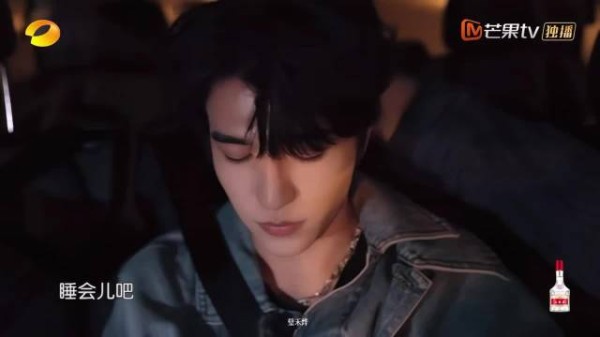 黄晓明对尹浩宇撒娇不舍，委屈似老父亲
