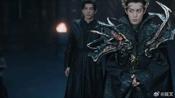 小兰花东方青苍互换身体 代替他当月尊，下秒笑死人