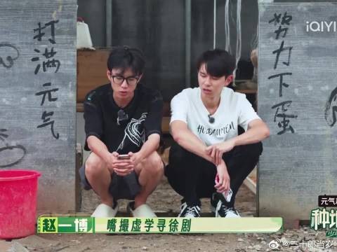 哈哈哈哈看到最后真的笑到捶桌子!何浩楠你小子是有点喜剧天赋在身上的