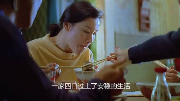 母亲带回家的情人竟与女儿生情,嫉妒爆发逼女绝路