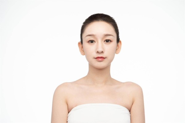 女人敢背着老公和别的男人在一起，大概是在想这三件事
