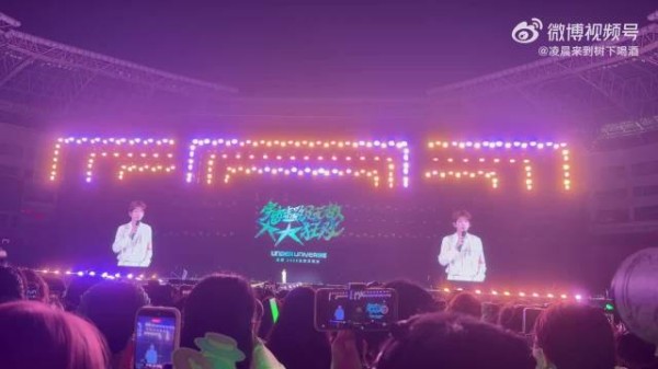 王源明年不会以巡演的形式见面，巡演看一场少一场，期待每一次的舞台见面