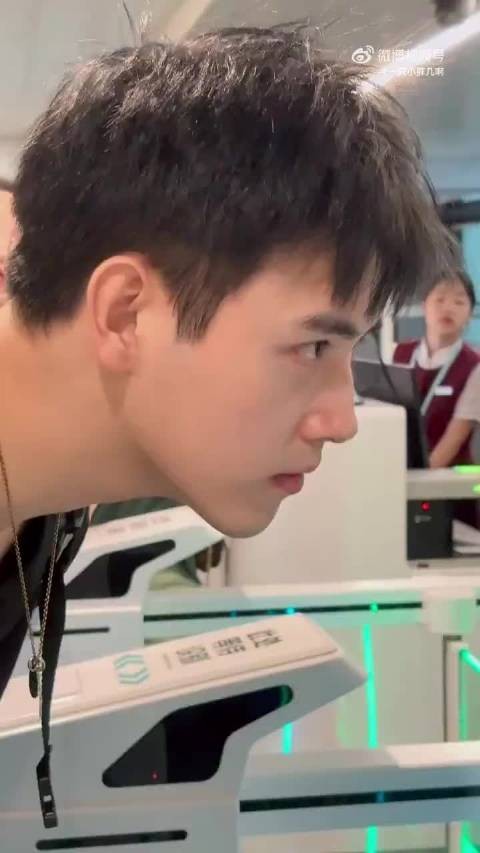 去年特别喜欢的机场路透，好清爽好立体的五官