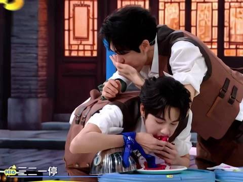 赵一博好六解锁第二人生bug,憋笑游戏成看点