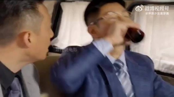 男人一招瞒天过海，轻松骗过了跟踪的特务