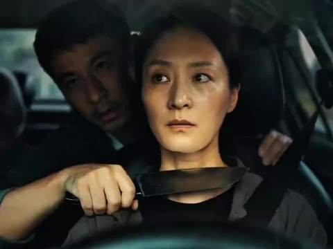 女人被丈夫家暴的遍体鳞伤，丈夫却一脸无所谓，医生看到伤情都惊呆了！