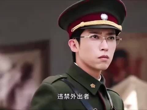 布防大权被夺走，张小烬选择隐忍蛰伏暗地里布局，等待佛爷归来