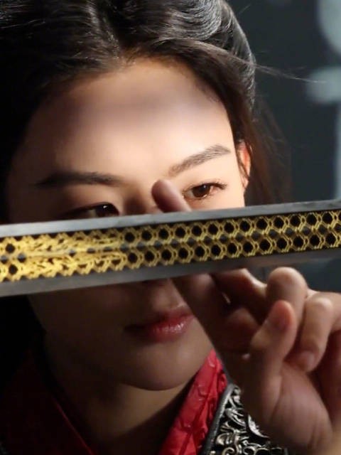 天选古人，古装扮相英气俊美，仪态轻盈挺拔，期待首部古装女主剧开机 ！