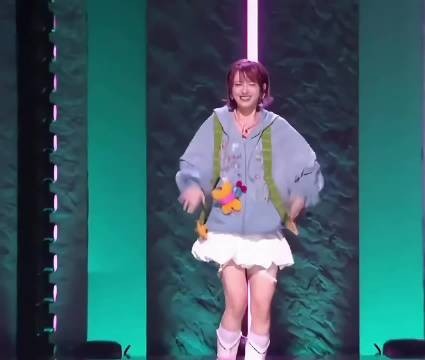 “黄灿灿这次真唱了,但还不如假唱吧,就这是怎么赢了何宣林的 ”