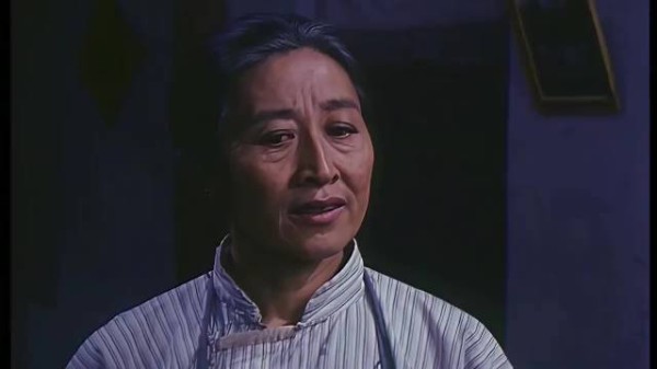 80年代的老电影,婆婆故意刁难刚进门的儿媳妇,结局真令人解气