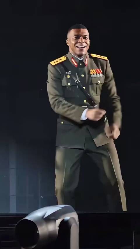姆巴佩军阀舞蹈,最近很爱看这种沙雕AI视频