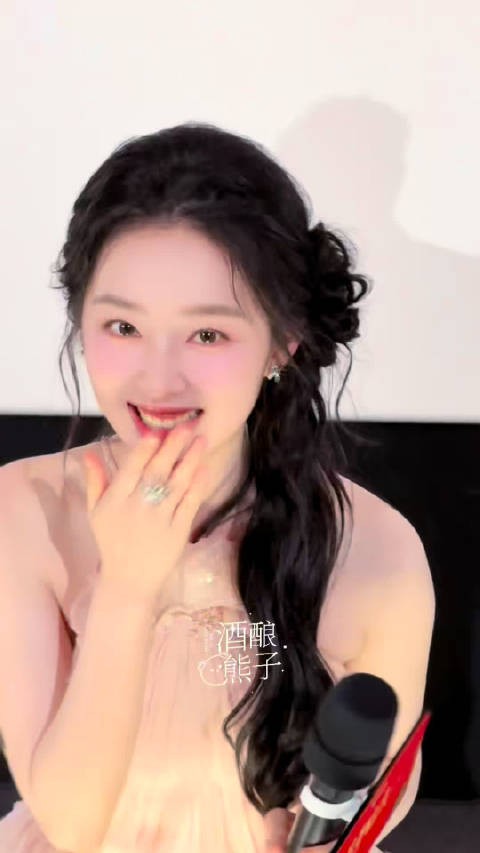 收到邓恩熙的飞吻啦!萌鼠我了