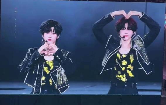 张函瑞、陈奕恒饭撒，对着全场撒娇比心，有被甜到！ 新娱