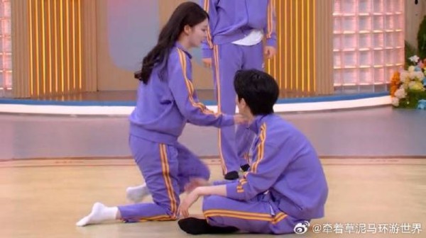 王楚然不小心碰到张凌赫,道歉软乎乎太腻歪,张凌赫眼神太宠!
