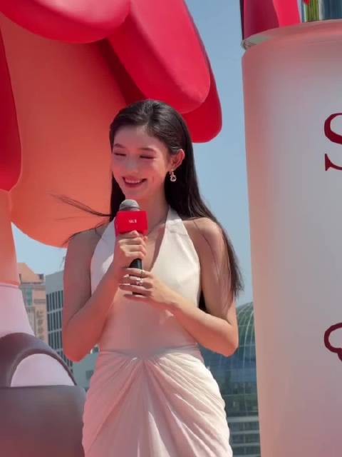 拒绝白幼瘦！林允这健康紧致的线条才是真的美！她一直给人一种血气很足的美！
