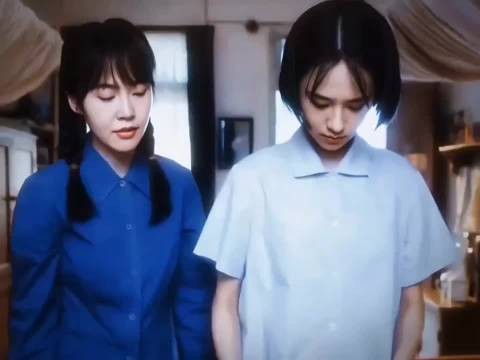 张丽慧夏英杰撞脸小丸子与小玉,穿搭色调契合