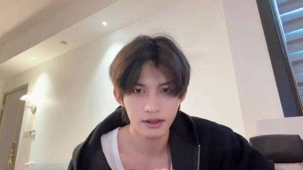 云旗今日份营业 为演唱会准备的小惊喜 还为粉丝准备礼物 好用心的云旗