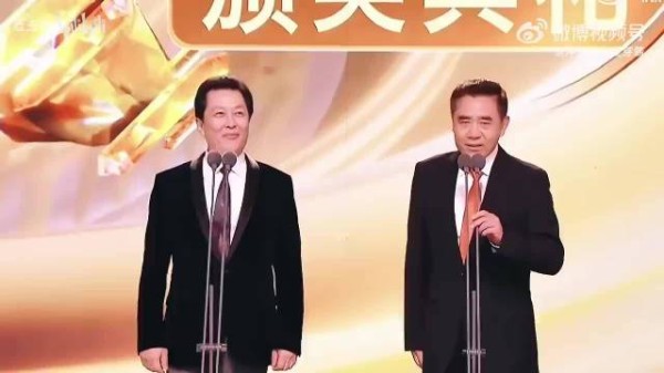 怪不得要唐国强跟陈宝国来颁奖，原来是焦晃出场了