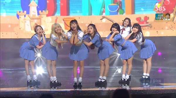 十年前的今天(160814)，OH MY GIRL 带来的现场舞台，是校服妹妹们