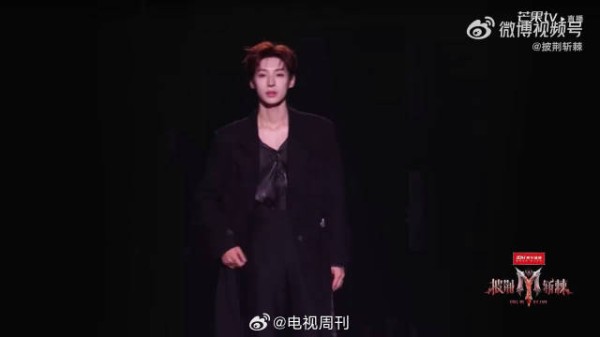 守着直播就为看这场走秀，看完亮相，越发好奇接下来全开麦舞台会有多精彩