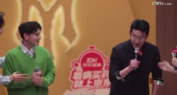 艾热没有rapper感，青涩腼腆温柔乖巧