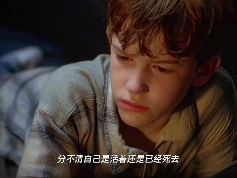 男孩用臭鞋子安慰梦里害怕的朋友,纯真友谊驱散黑暗