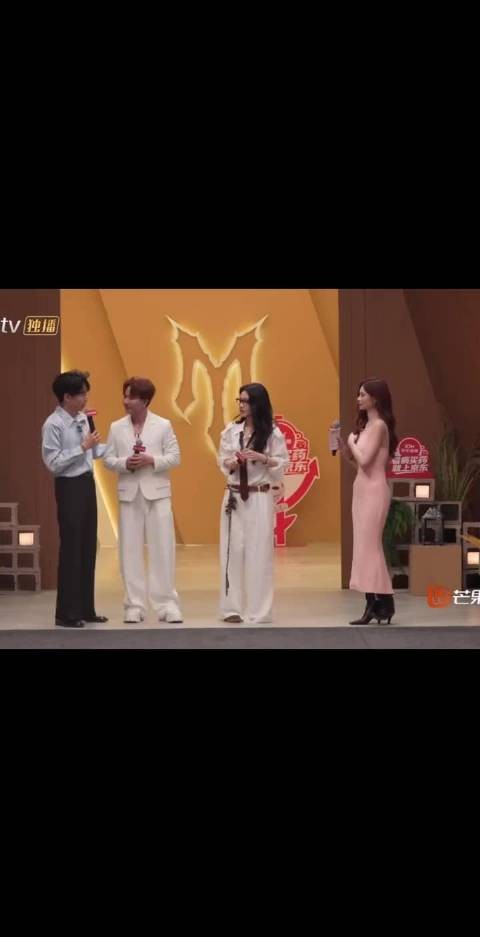 喻言担任送考人，称欢子私下寡言少语体面
